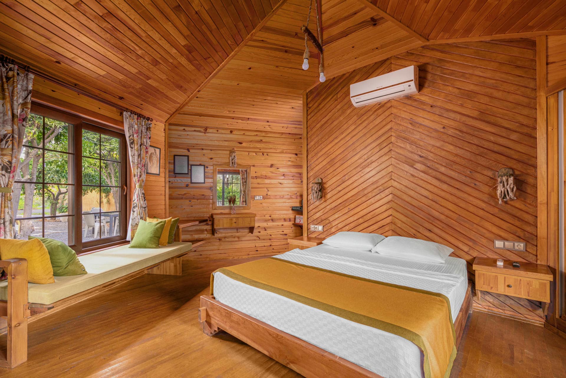 Mandarin Bungalow Image 3